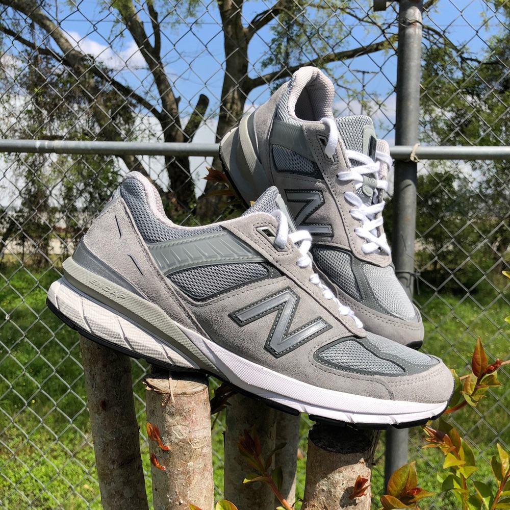 New Balance Men’s M990V5 Shoes